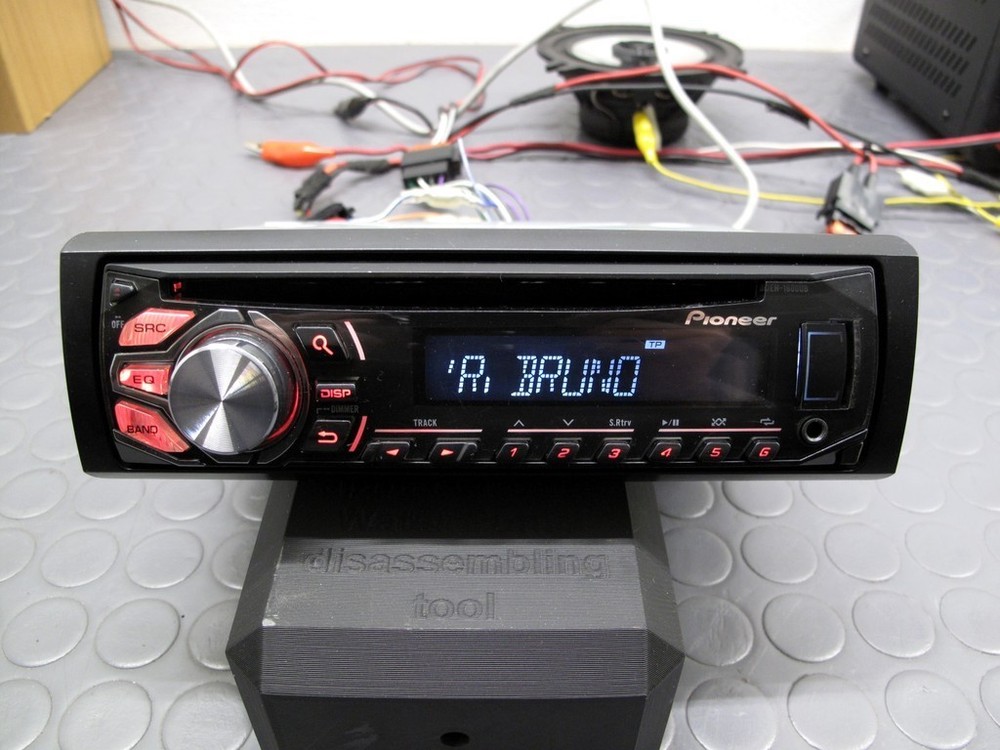 PIONEER DEH-1600UB CAR RADIO VINTAGE 90s 2000s CAR RADIO CD MP3 USB PLAYER