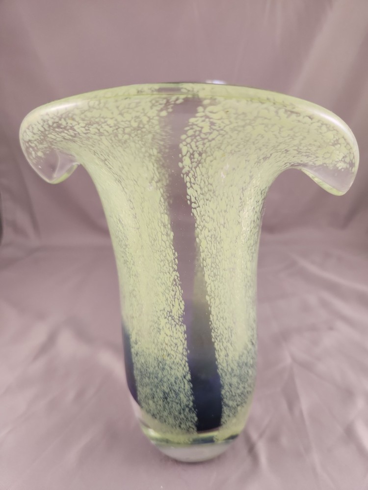 Vintage Murano Vase Art Glass Green Speckled Hand Blown Tulip Shaped 8