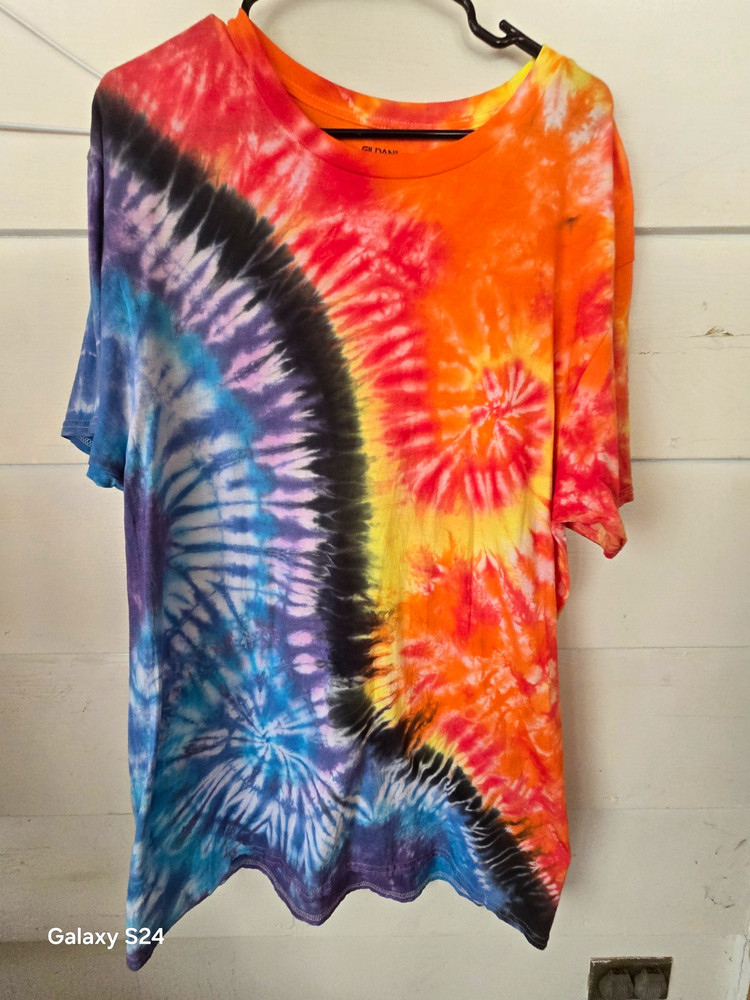 Gildan Men’s XL Multicolor Tie-Dye Short Sleeve Crew Neck Cotton T-Shirt
