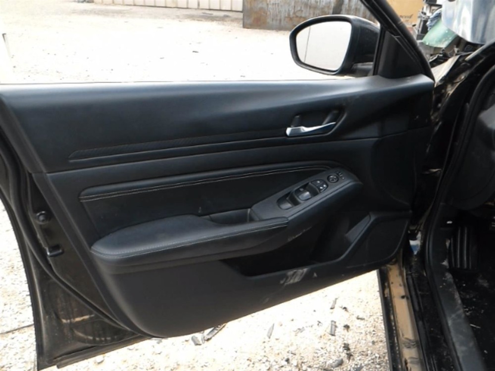 ALTIMA    2020 Front Door Trim Panel 104833874