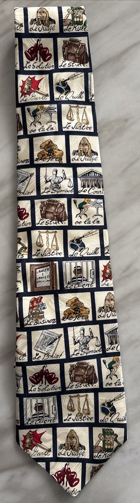 MUSEUM ARTIFACTS All Silk Men’s Necktie JUSTICE COURT JUDGETheme￼