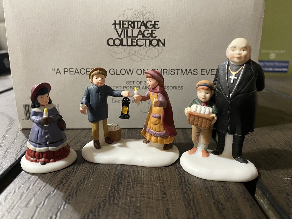 Department 56 Heritage Village VTG A Peaceful Glow On Christmas Eve 58300