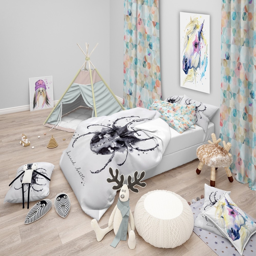 Designart 'Monotype horned beetle black' Animals Bedding Set