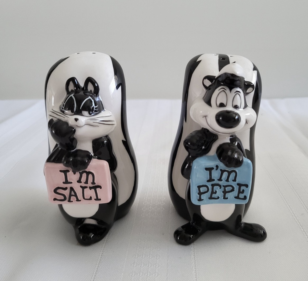 Pepe Le Pew & Penelope Looney Tunes Salt & Pepper Shakers Warner Bros 1999