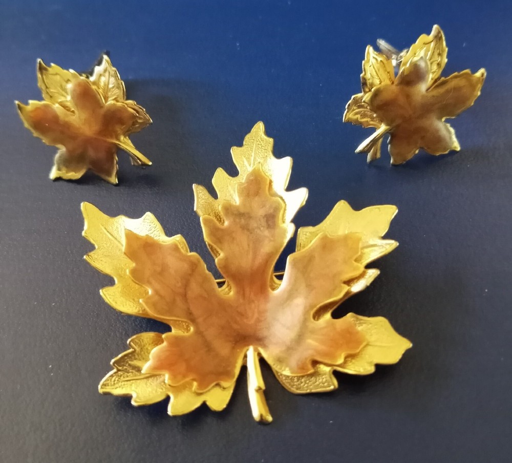 Vintage Enamel Maple Leaf Brooch& Clip On Earrings Set Goldtone