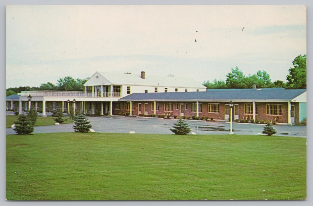 Roadside~Providence Rhode Island~US Route 6~Colonial Motel~Vintage Postcard