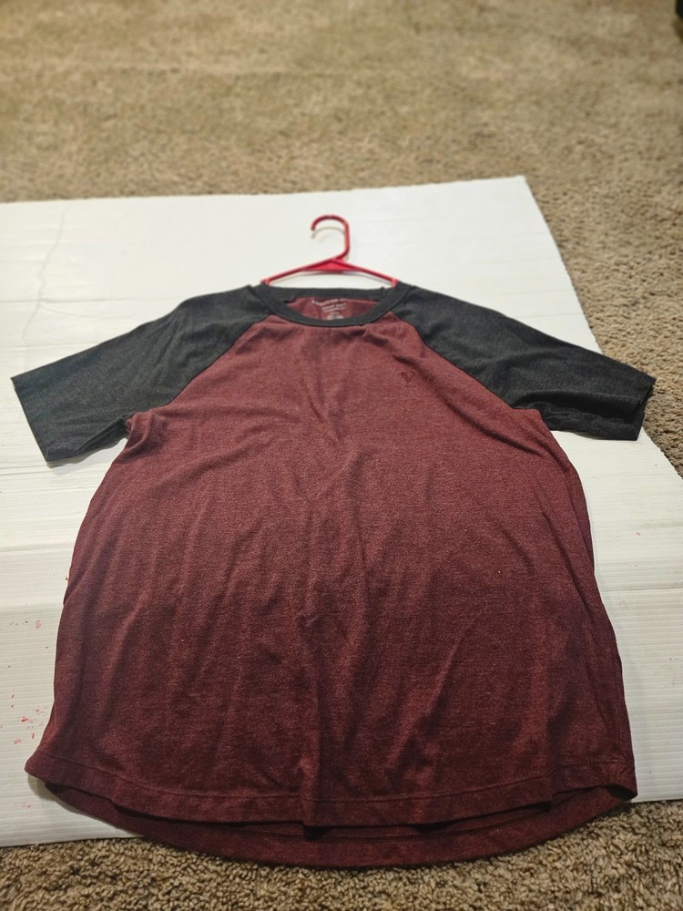 American Eagle Men's Super Soft Tee Shirt Size Small  Maroon Standard Fit