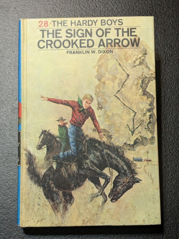 1970 Franklin W. Dixon - THE SIGN OF THE CROOKED ARROW - The Hardy Boys #28