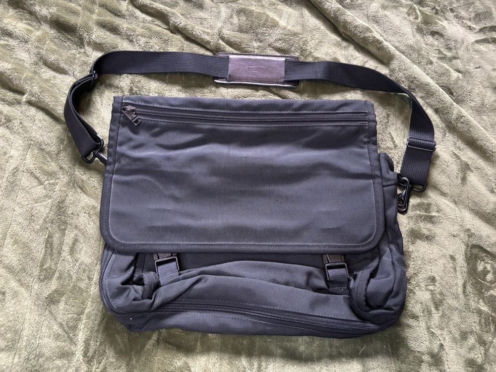 Tumi Ballistic Nylon Messenger Laptop Bag Black Work Zip Up Shoulder Strap