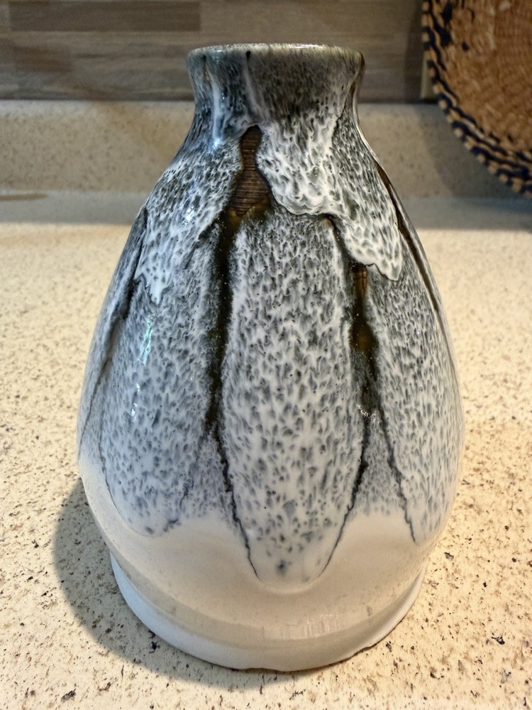 Black & White Feather Style Design Handmade Art Pottery Vase Signed Hocking
