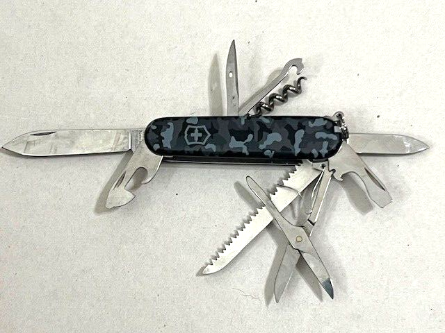 Victorinox Huntsman Swiss Army knife NAVY CAMO Multi Tool Scales - Great
