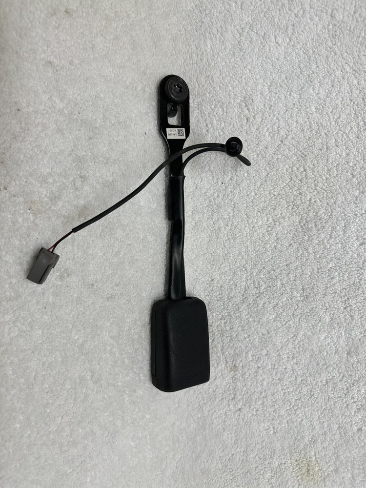 2017-2019 CHRYSLER PACIFICA FRONT RIGHT SIDE SEAT BELT SEATBELT BUCKLE OEM