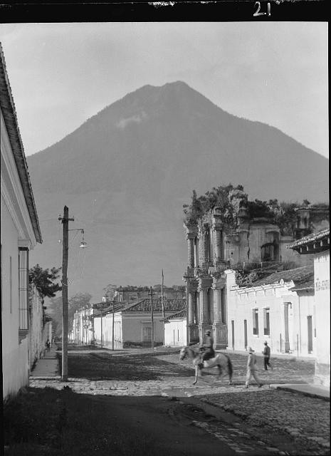 Travel views,buildings,streets,mountains,Cuba,Guatemala,Arnold Genthe,1899