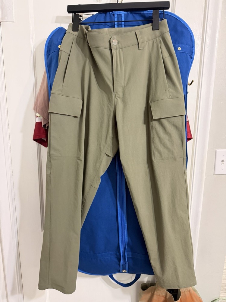 Lululemon Men’s Green Slim Cargo Pants 31x32 Excellent Condition