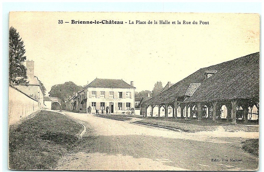 S03-2469, Brienne-Le-Chateau, La Place De La Halle Et La Rue Du Pont,