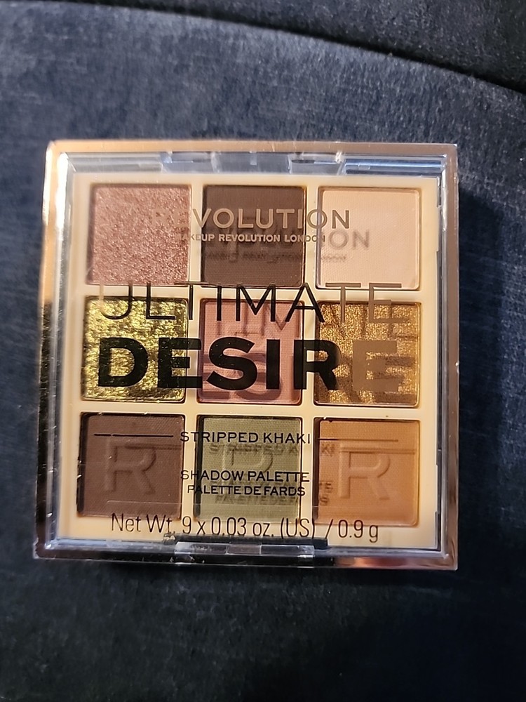 Makeup Revolution Ultimate Desire Stripped Khaki 9-Shade Eyeshadow Palette 8.1g