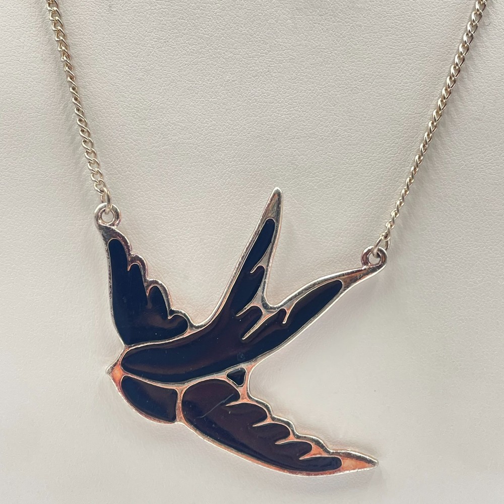 Vintage Retro Style Black Enamel Swallow Bird Pendant Necklace Silver Tone