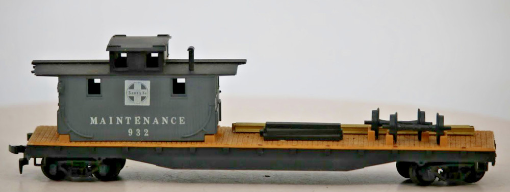 HO Scale Santa Fe 932 Maintenance Caboose Work Train Car Vintage Used Piece