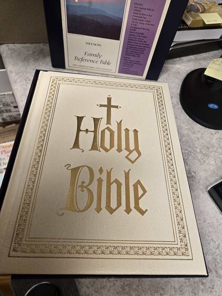 Holy Bible Containing Both the Old and New Testament Red Letter Edition [The New