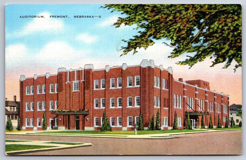 Fremont Nebraska~Auditorium Bldg Street View~EC Kropp Vintage Linen Postcard