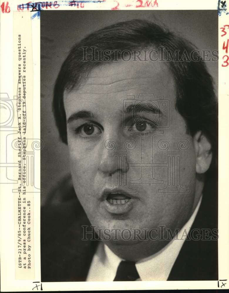 1985 Press Photo St. Bernard Sheriff Jack A. Stephens at a press conference.