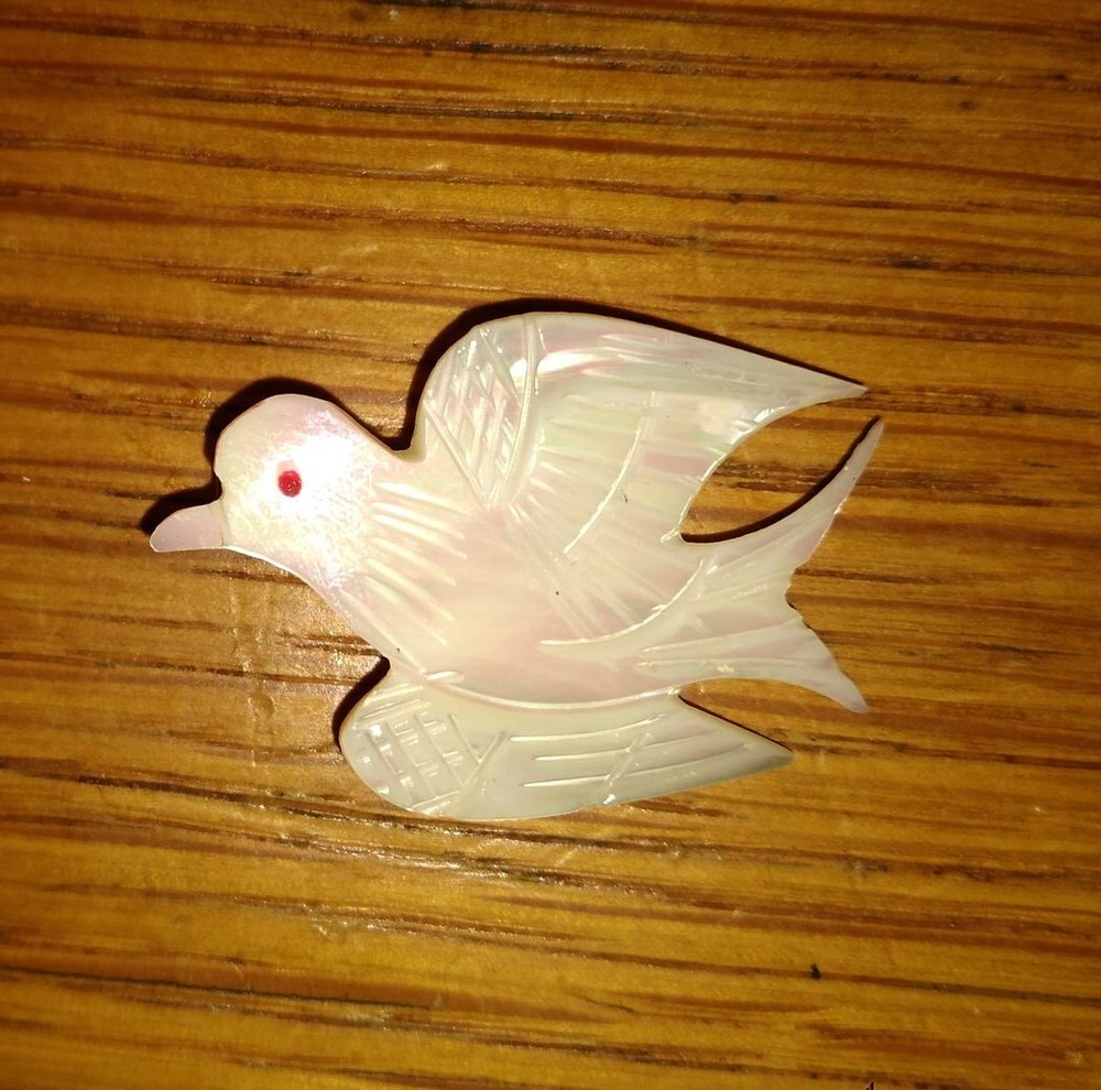 Vintage Mother of Pearl Carved DOVE Brooch MOP Bird Pin