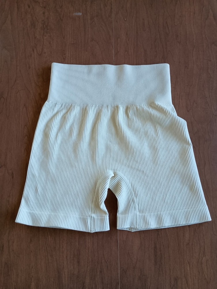 OQQ Women's Beige Ribbed Seamless Yoga Activewear Shorts Size Small