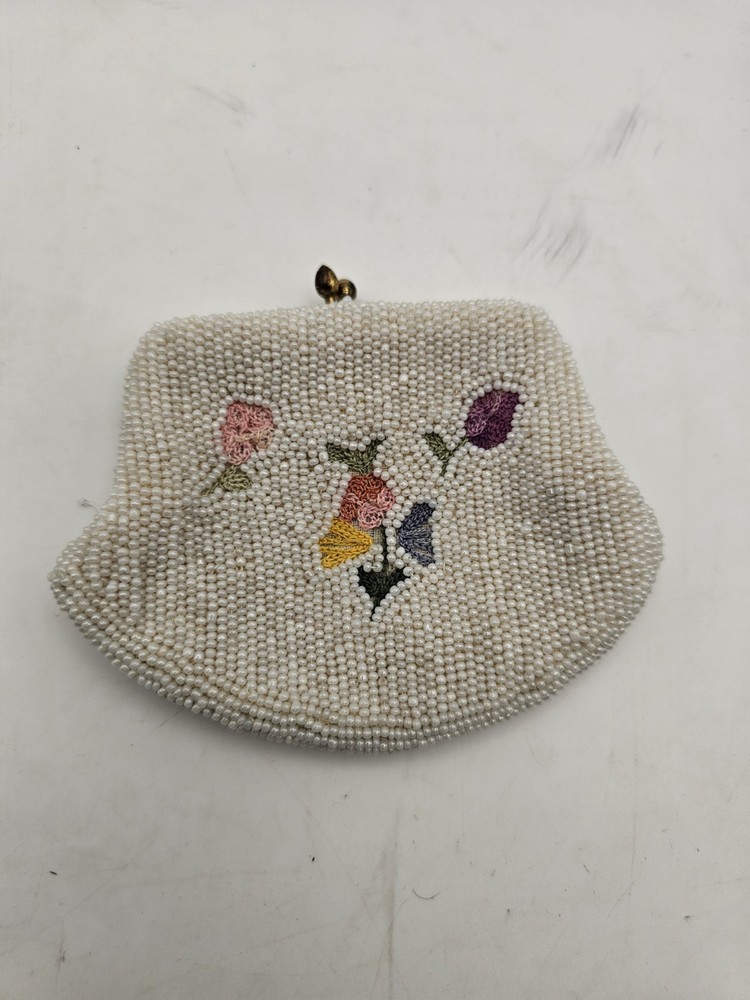 Vintage Beaded Floral Coin Purse 1950s White Seed Bead Kiss Lock Clutch