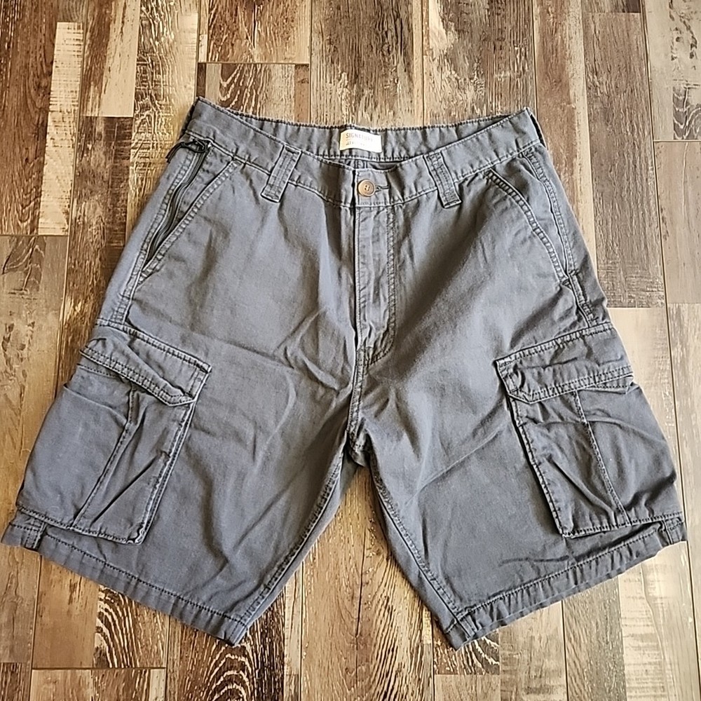 Signature Levi's Shorts, Men's, 32 Waist Cargo Pockets Gray - EUC