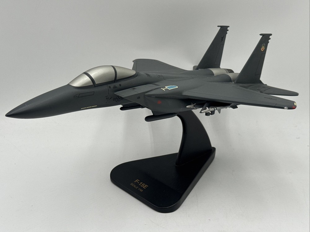 F-15E Strike Eagle Model Plane 1:48 w/ Stand Military Aircraft USAF Missing Bomb