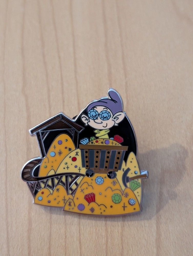 Snow White Dopey Dwarf Fantasyland Exclusive Disney Pin
