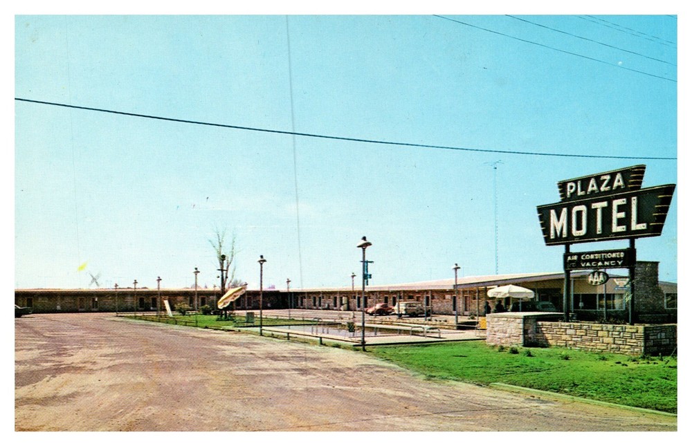 Demopolis AL Alabama Plaza Motel Street View Chrome Postcard