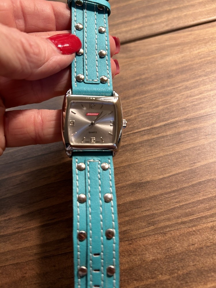 Dickies Womens Casual Leather Strap Analog Quartz Watch Requires Battery