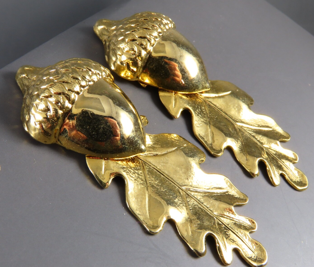 Vintage Gold Tone 3D Acorn and Oak Leaf Earrings Stamped Naturalist Design