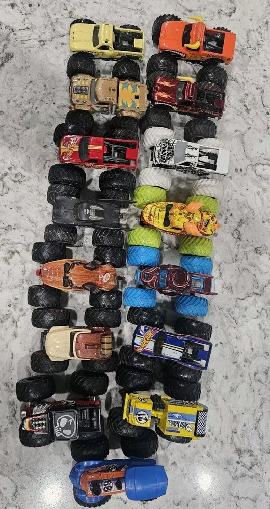 hot wheels monster jam 1:64 lot Of 15