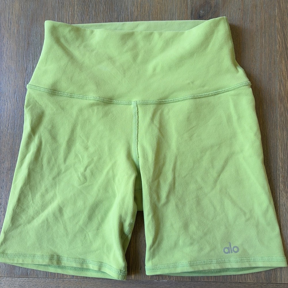 ALO Yoga Woman’s Xs Lime Athletic Shorts High Waist