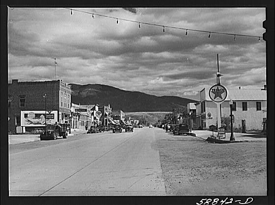 Photo:[Lincoln Avenue in Steamboat Springs, Colorado]