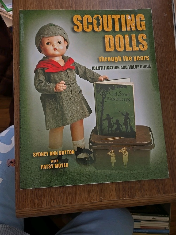 Scouting Dolls Through the Years by Patsy Moyer and Sydney Ann Sutton (2003,...
