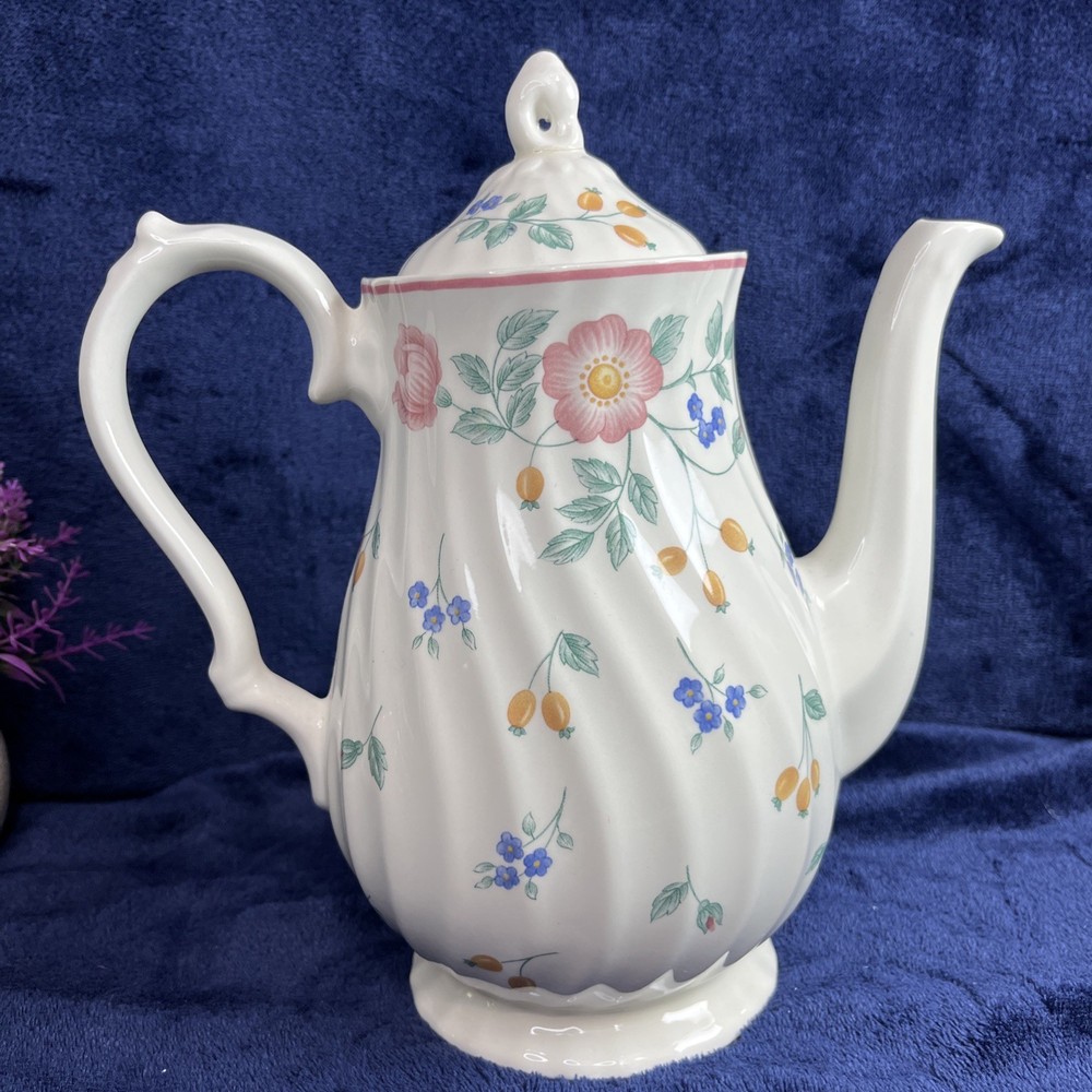 Churchill “Briar Rose” Coffee Pot Teapot W/ Lid White Floral Pattern Chartwell