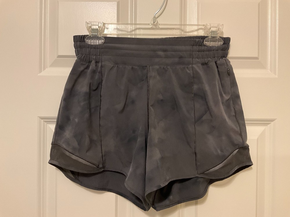 Women's Lululemon Mid Rise Track That 5” Lined Shorts Size 6 *MINT*