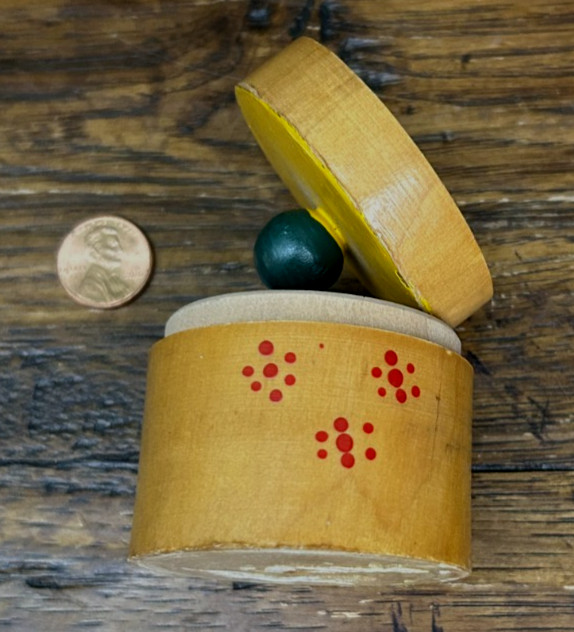 Vintage Primitive WOOD PILL BOX Painted Folk Art Miniature Round Trinket Case
