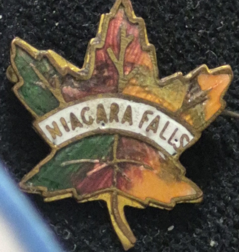 Vintage Niagara Falls Canada Pin Maple Leaf Enamel Travel Souvenir