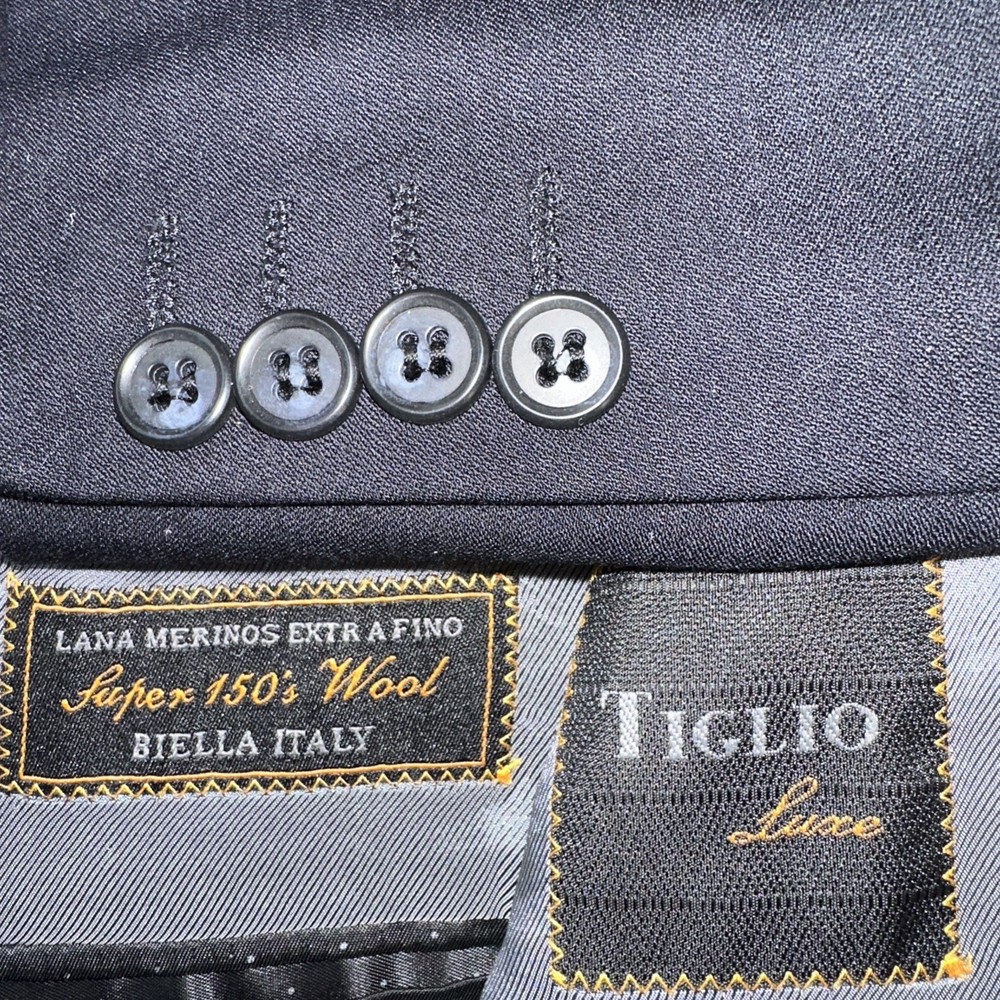Tiglio Luxe  Lana Merinos Extra Fine Super 150’s Wool. Biella Italy 44L Black