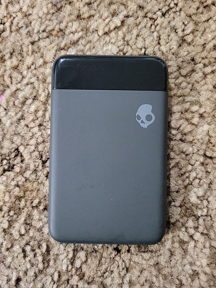 Mini Portable 5000mAh Power Bank by Skullcandy in Black S7PMZ Used