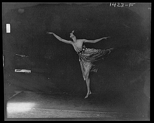 Marcellus,Irene,Violet,portrait photo,women,dancers,costumes,A Genthe,1918 1