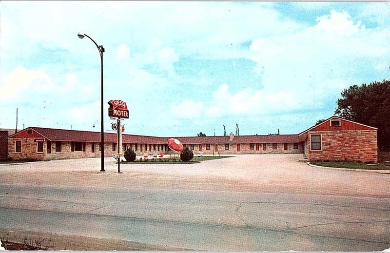 Postcard MOTEL SCENE Nevada Iowa IA m/09 AI7242