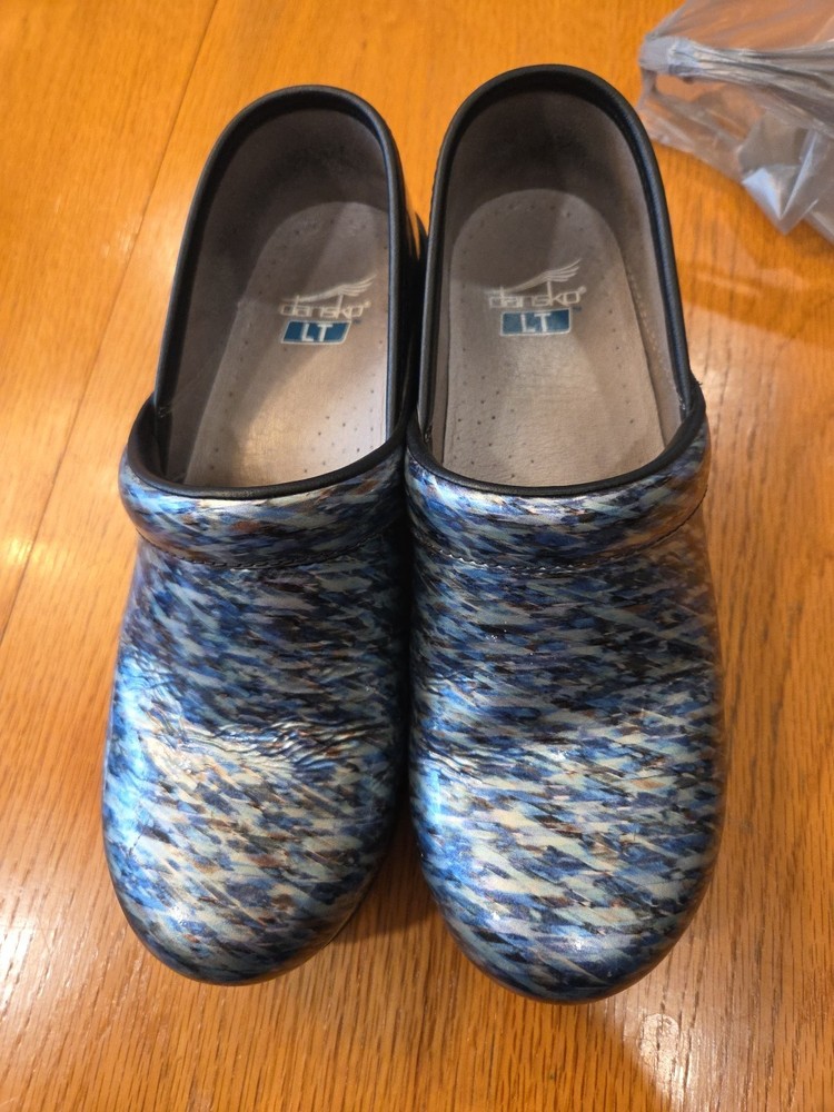 Dansko Blue Waves Patent Size 39 Women's Size 8.5 US