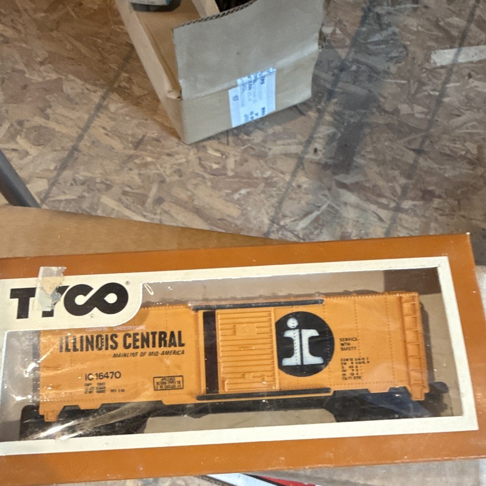 Vintage TYCO HO Illinois Central Box Car IC16470 Orange/Black/White Plastic NIB
