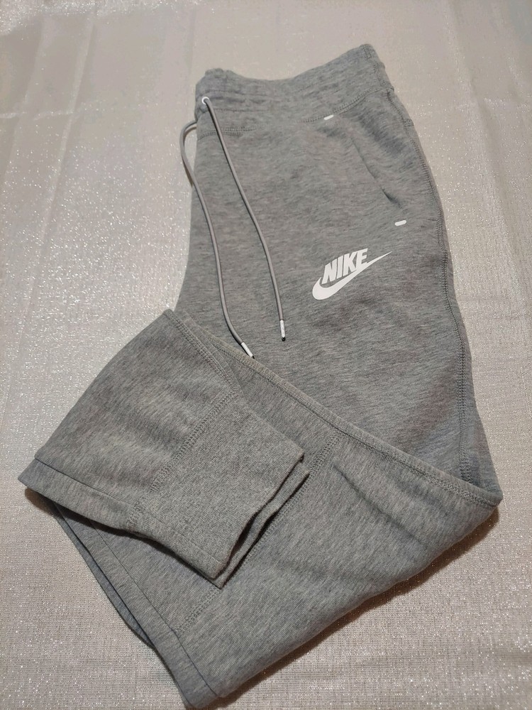 Nike Women's Tech Fleece Jogger Pants  Size Small  Color Heather gray