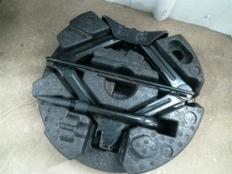 FUSION    2014 Jack 1039842731 NO FOAM TRAY NO SPARE TIRE